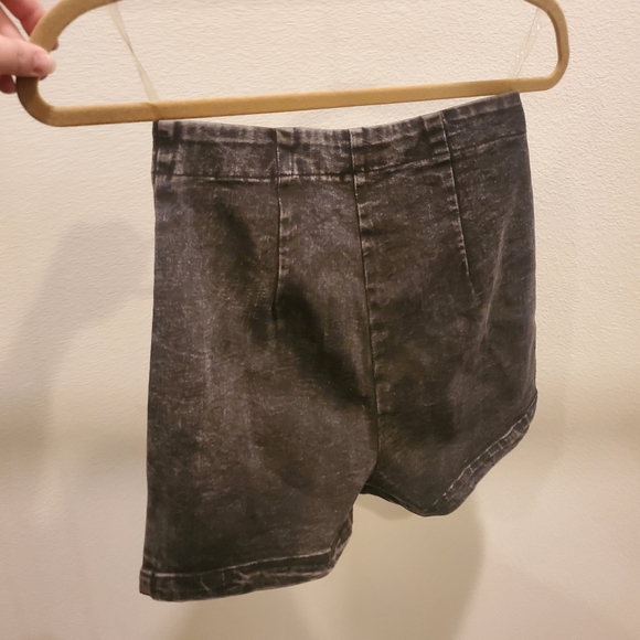 NWT🏷Highwaisted stretch denim shorts - Picture 7 of 7